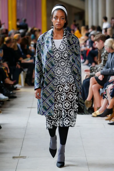 Look 17